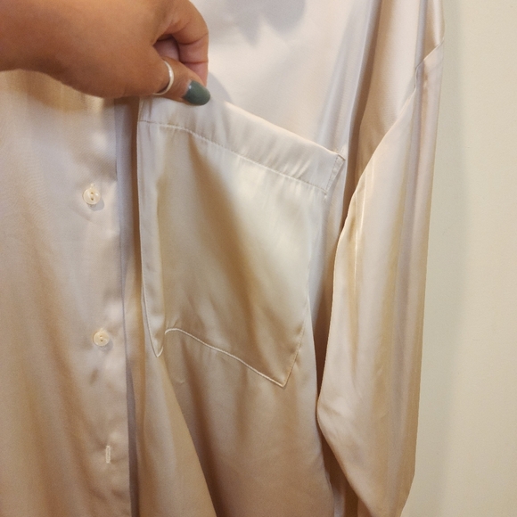 Abercrombie and Fitch Satin Oversized Button-Up Shirt Size L - Picture 6 of 10
